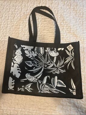 VANS "OFF THE WALL" BLACK & CHECKERED LARGE TOTE BAG,
Reusable Bag/Collectible
